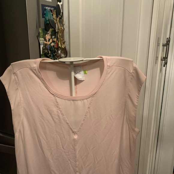 Lysse Valencia layering top in peach.‎ Worn about 2x. 100 retsil - Picture 3 of 3